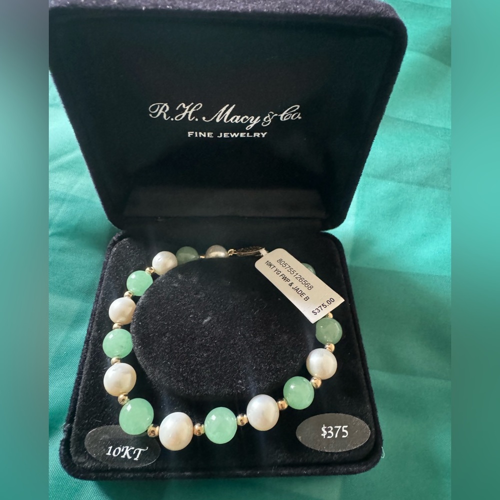 Macy's 10KT YG FRESH WATER PEARLS & JADE Bracelet